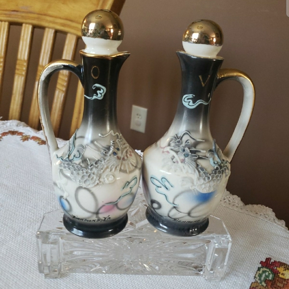 Vintage DRAGONWARE Vinager/Oil Dispenser
